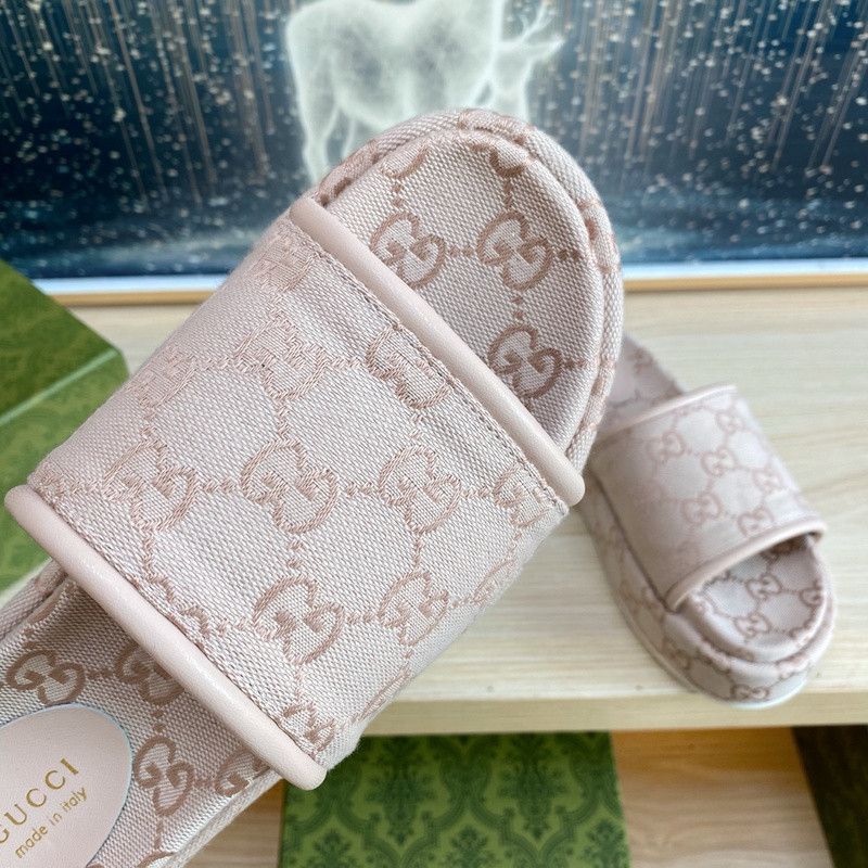 GUC LEATHER SLIDE