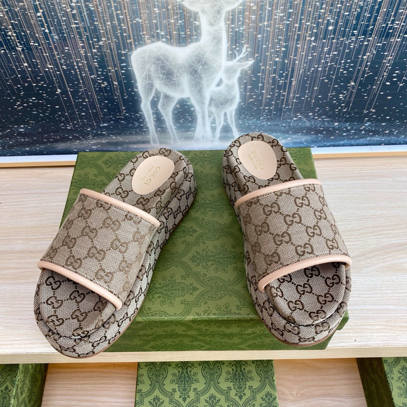 GUC LEATHER SLIDE