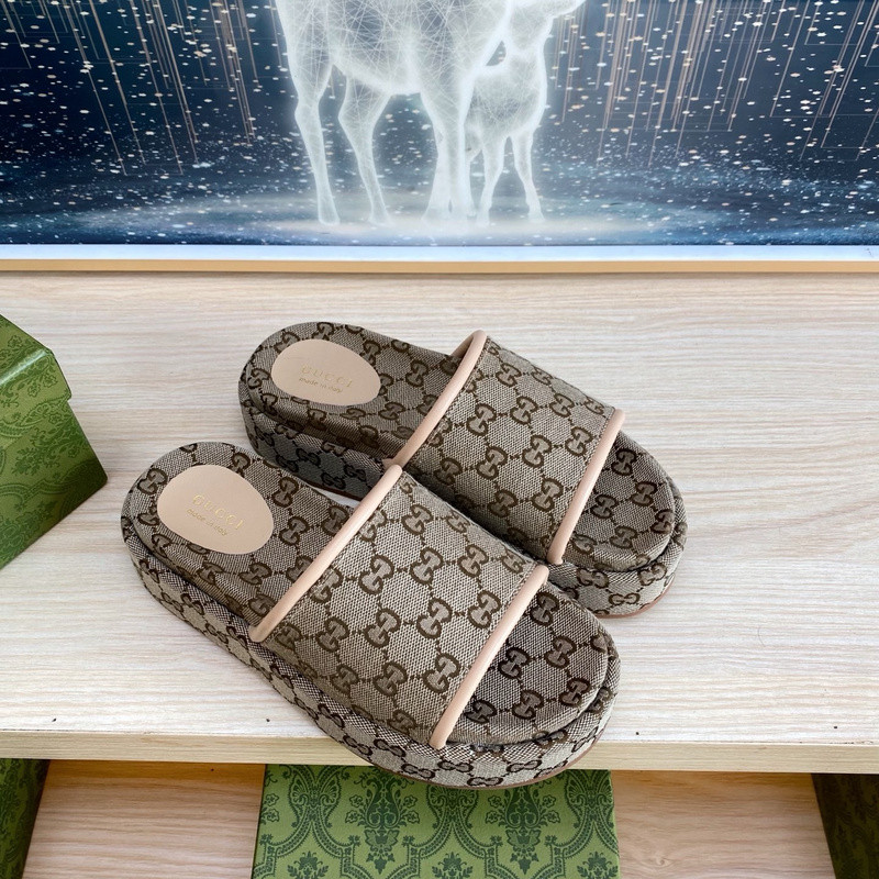 GUC LEATHER SLIDE