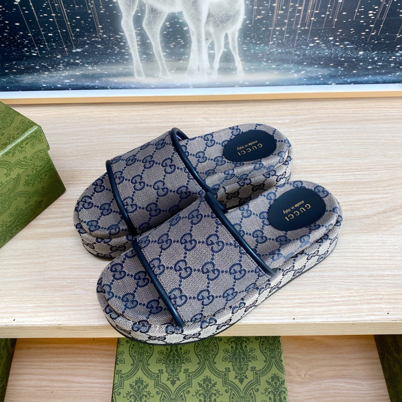GUC LEATHER SLIDE