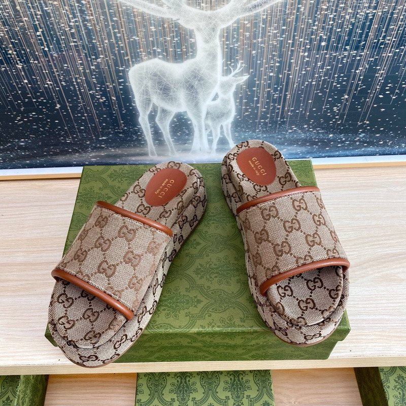 GUC LEATHER SLIDE