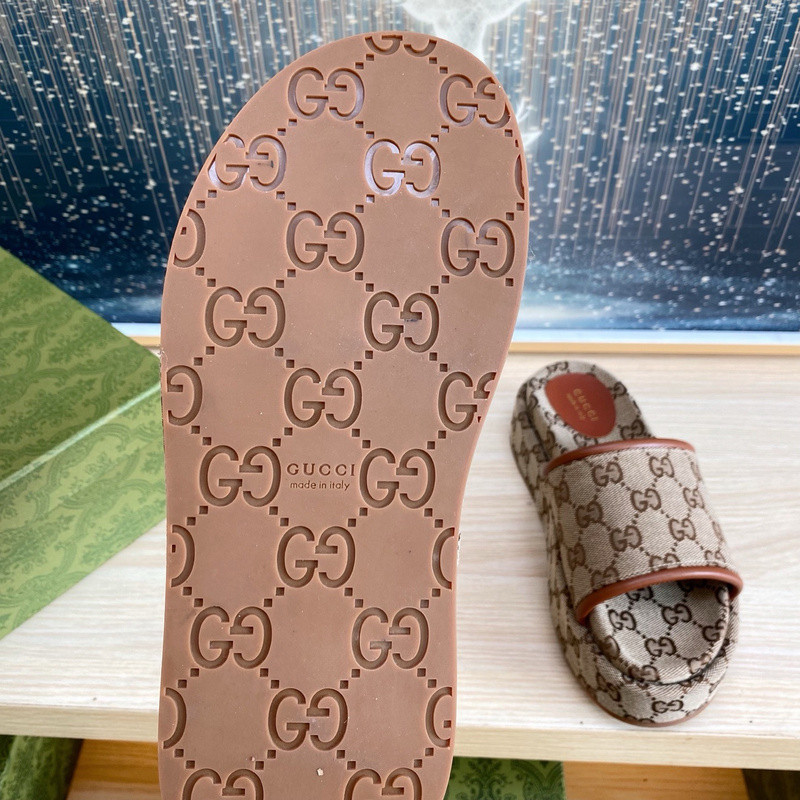 GUC LEATHER SLIDE