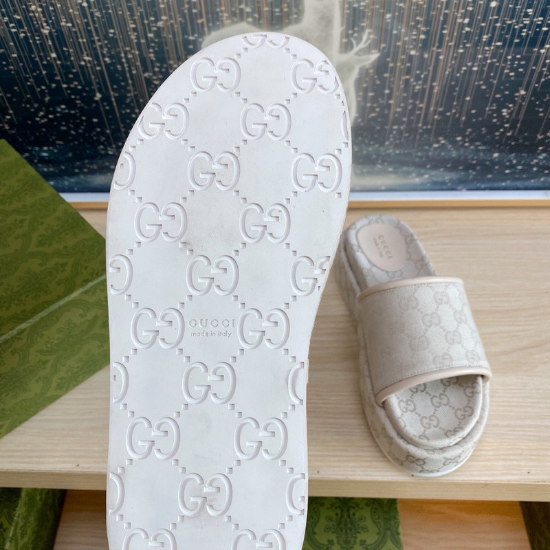 GUC LEATHER SLIDE