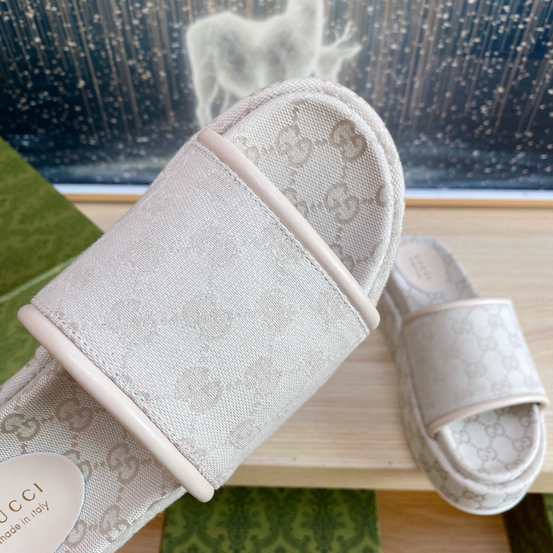 GUC LEATHER SLIDE