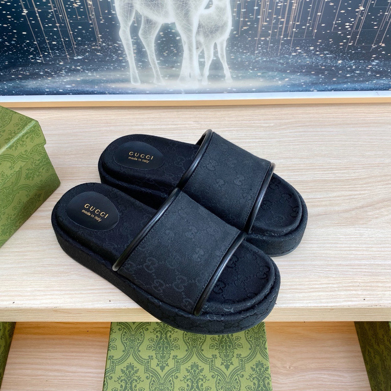 GUC LEATHER SLIDE