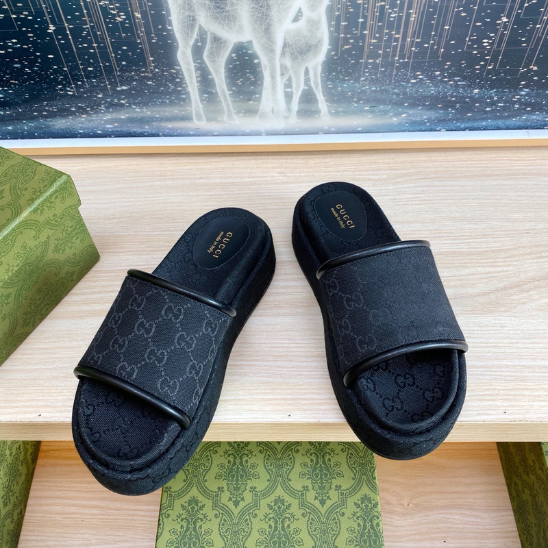 GUC LEATHER SLIDE