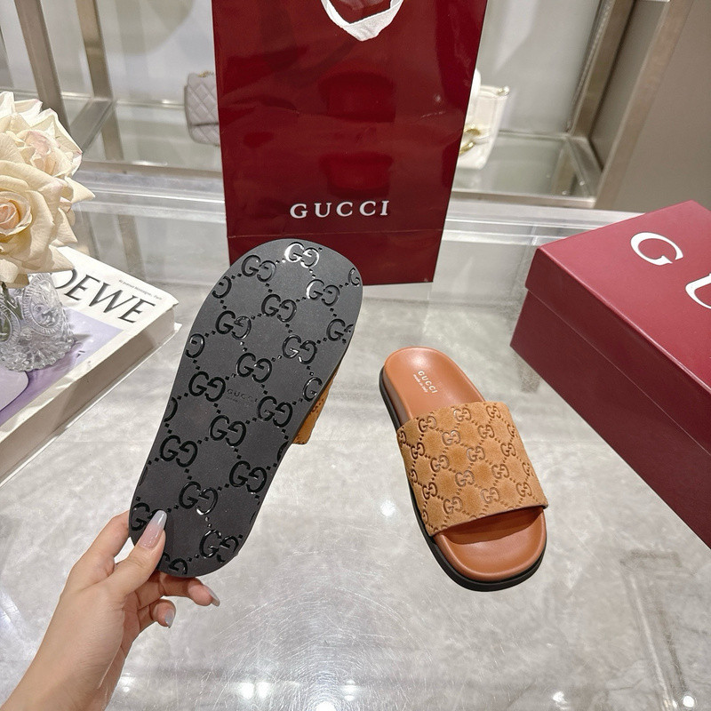 GUC LEATHER SLIDE
