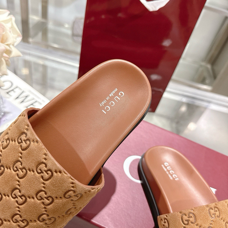 GUC LEATHER SLIDE