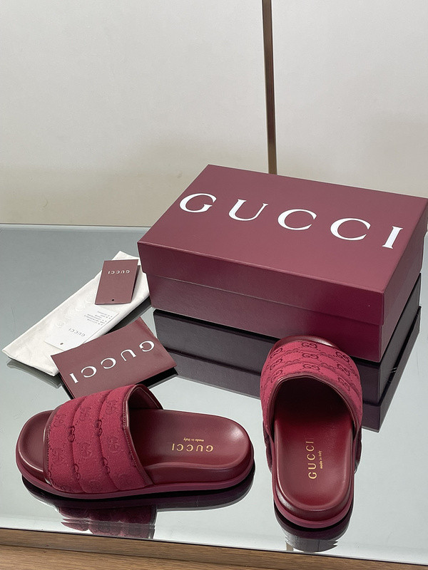 GUC LEATHER SLIDE