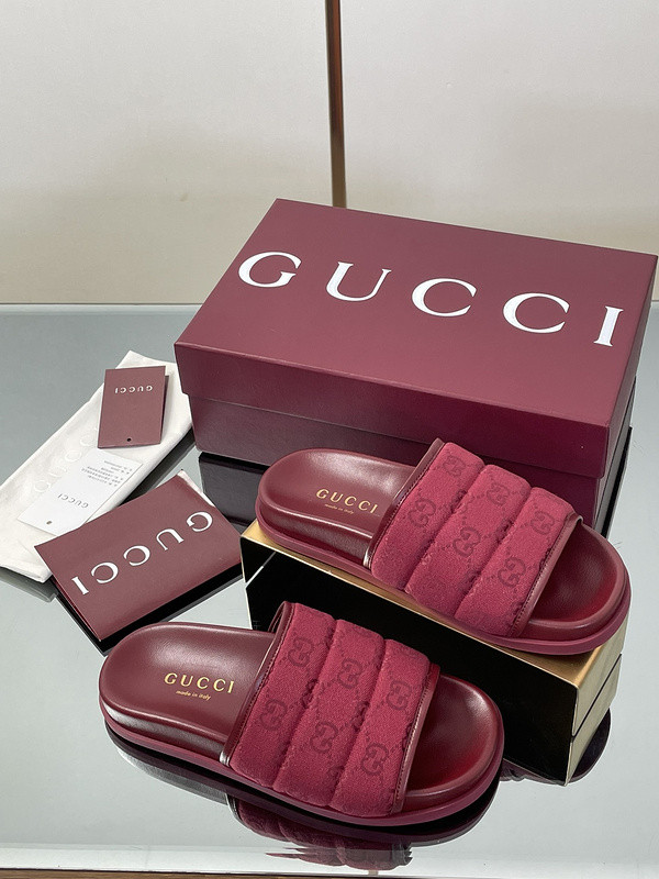 GUC LEATHER SLIDE