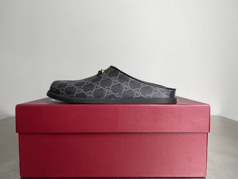 GUC LEATHER SLIDE