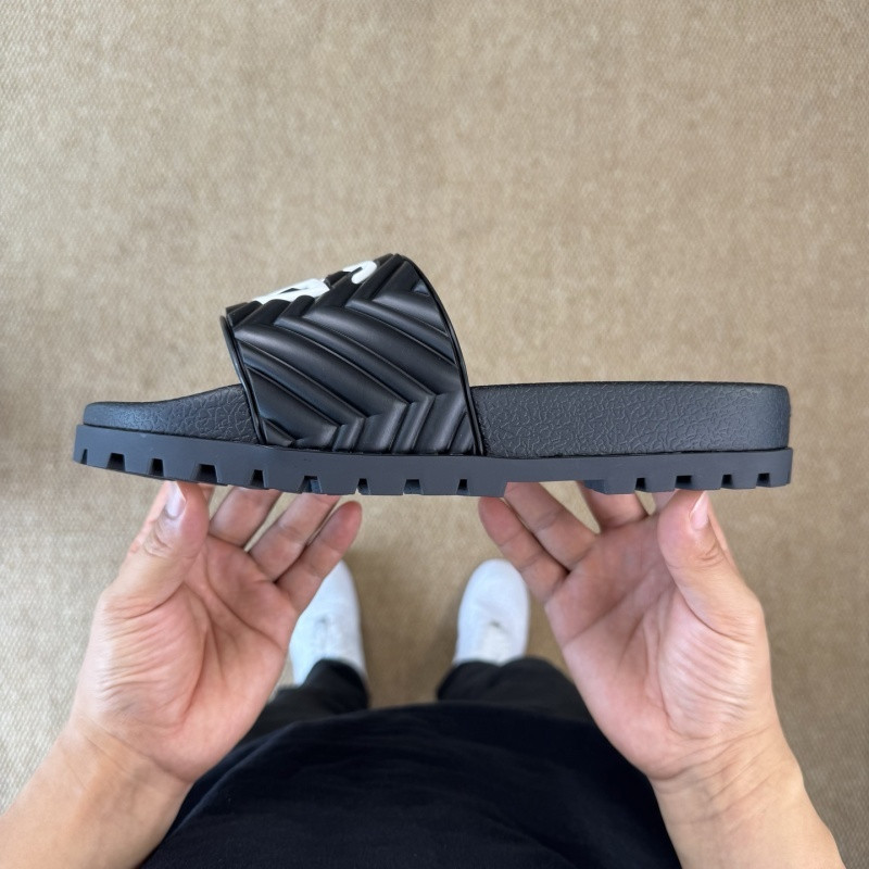 GUC LEATHER SLIDE