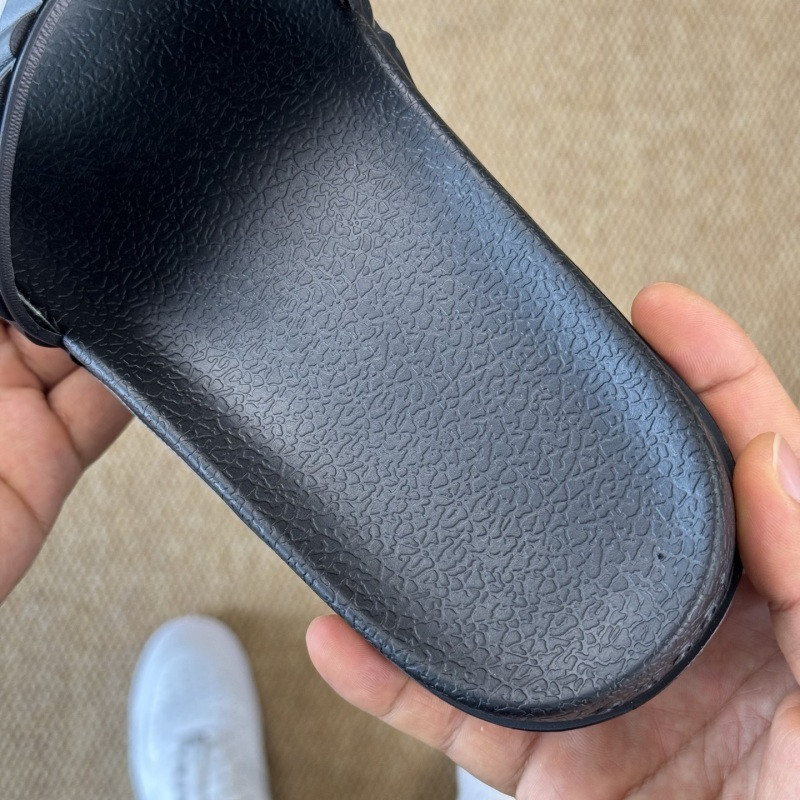 GUC LEATHER SLIDE