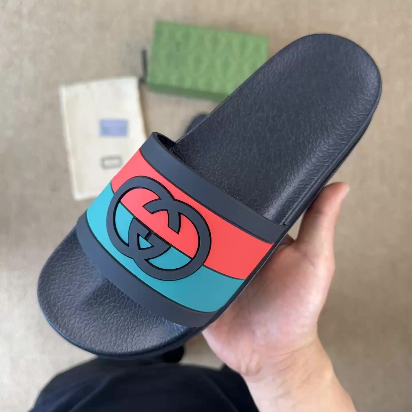 GUC LEATHER SLIDE