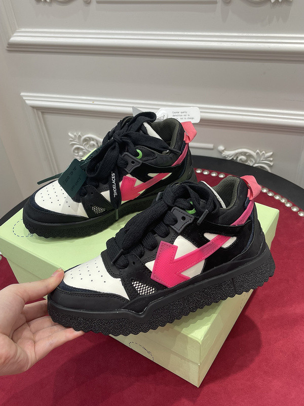 Off-White c/o Virgil Abloh
