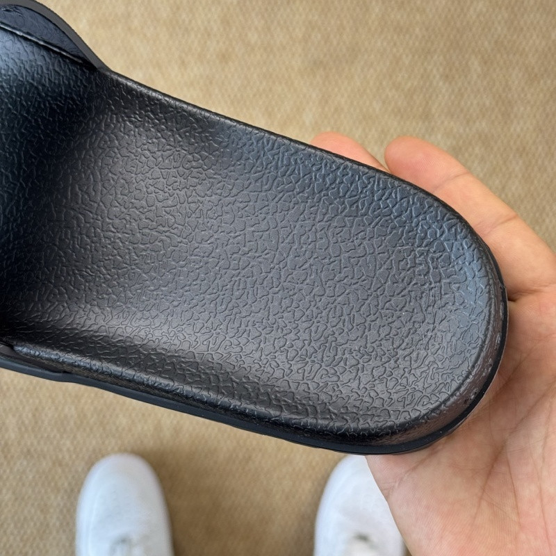 GUC LEATHER SLIDE