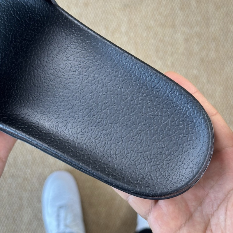 GUC LEATHER SLIDE