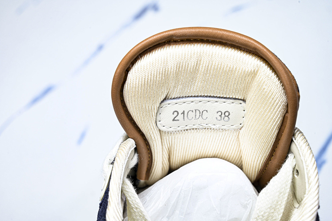 D10r SNEAKERS