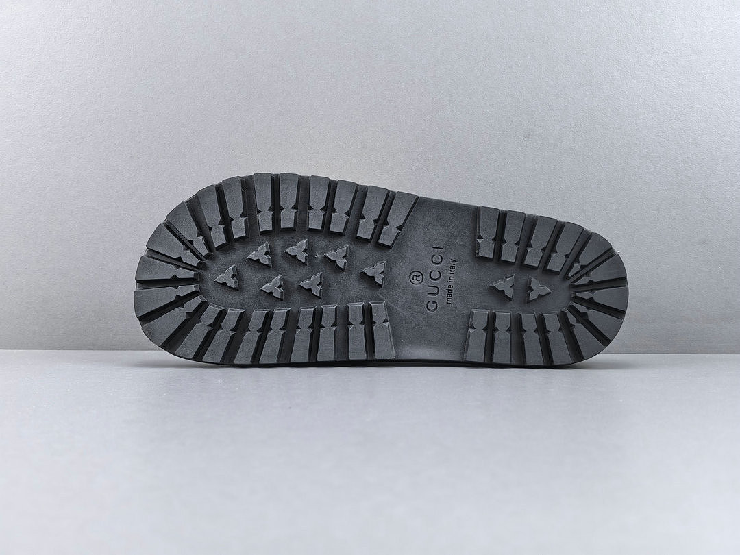 GUC LEATHER SLIDE