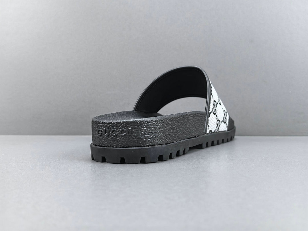 GUC LEATHER SLIDE