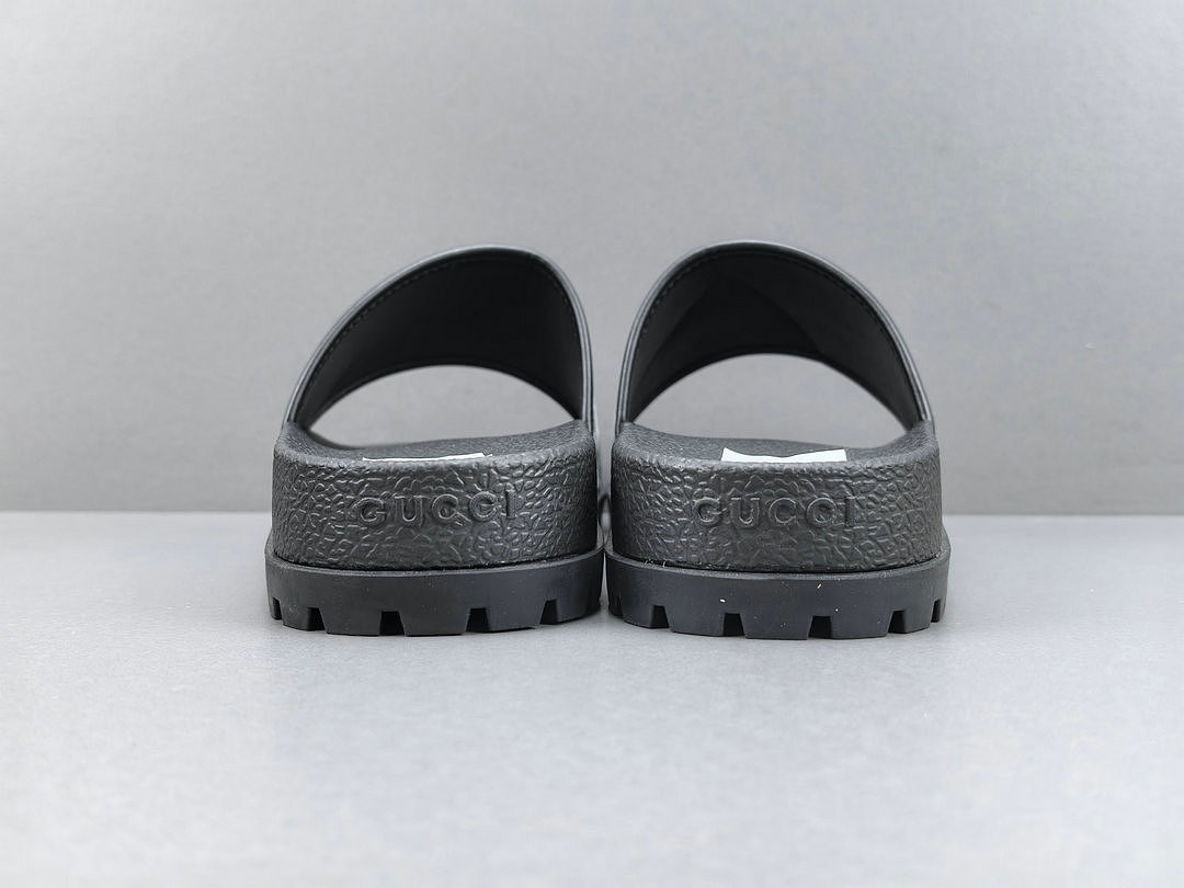 GUC LEATHER SLIDE
