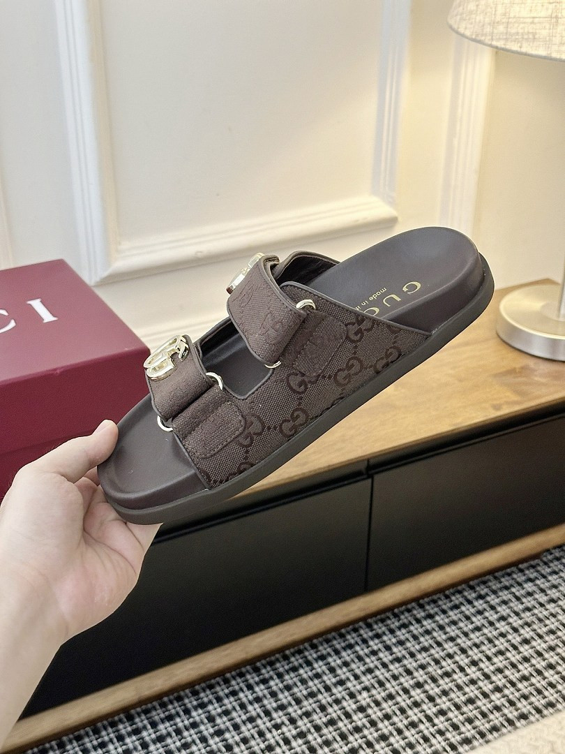 GUC LEATHER SLIDE