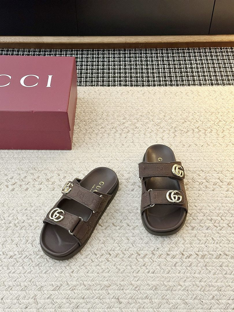 GUC LEATHER SLIDE