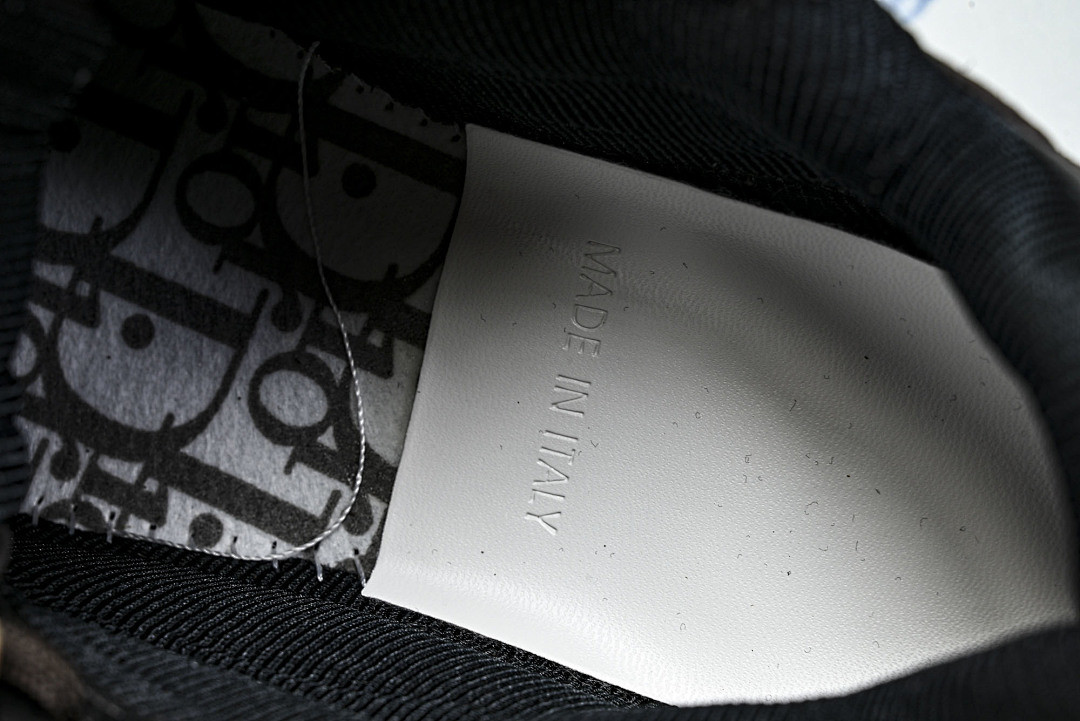 D10r SNEAKERS