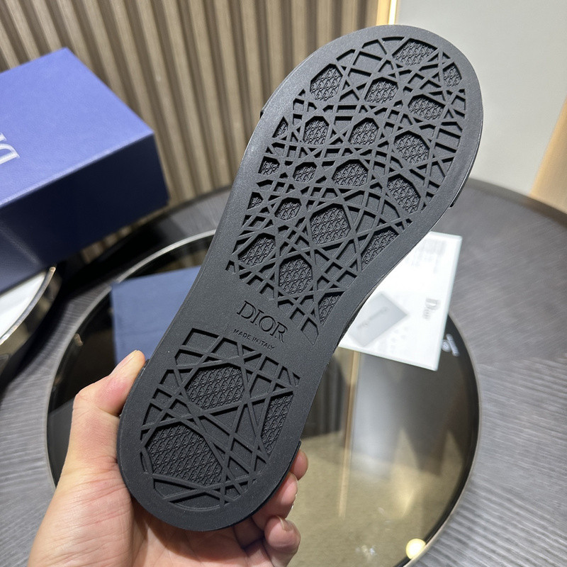 DR B33 SNEAKER