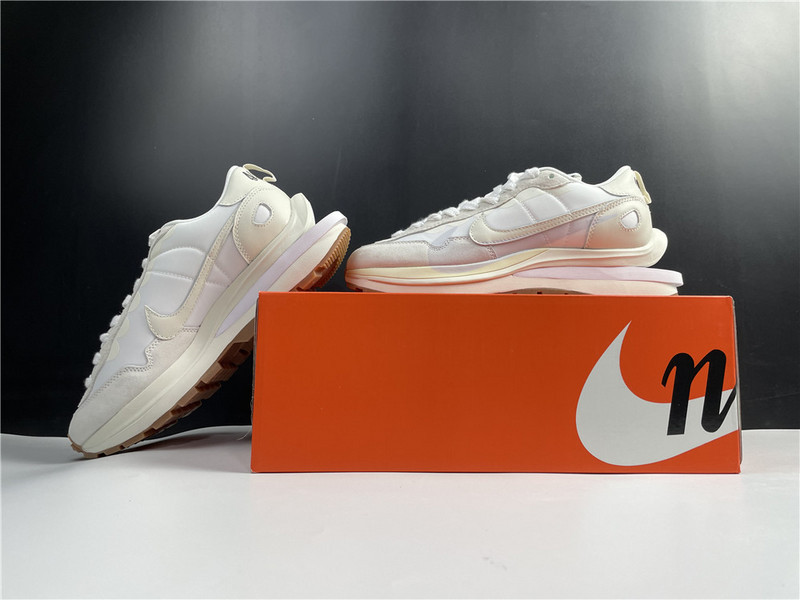 SACAI X NIKE VAPORWAFFLE DD1875-100