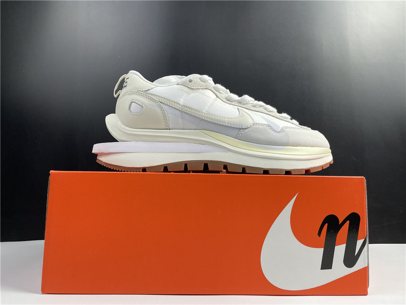 SACAI X NIKE VAPORWAFFLE DD1875-100