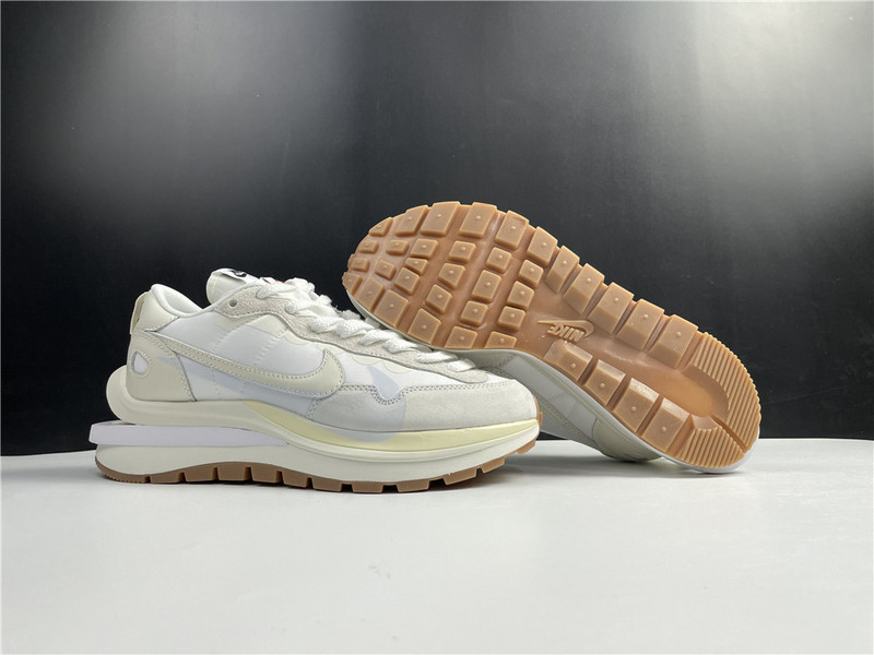SACAI X NIKE VAPORWAFFLE DD1875-100