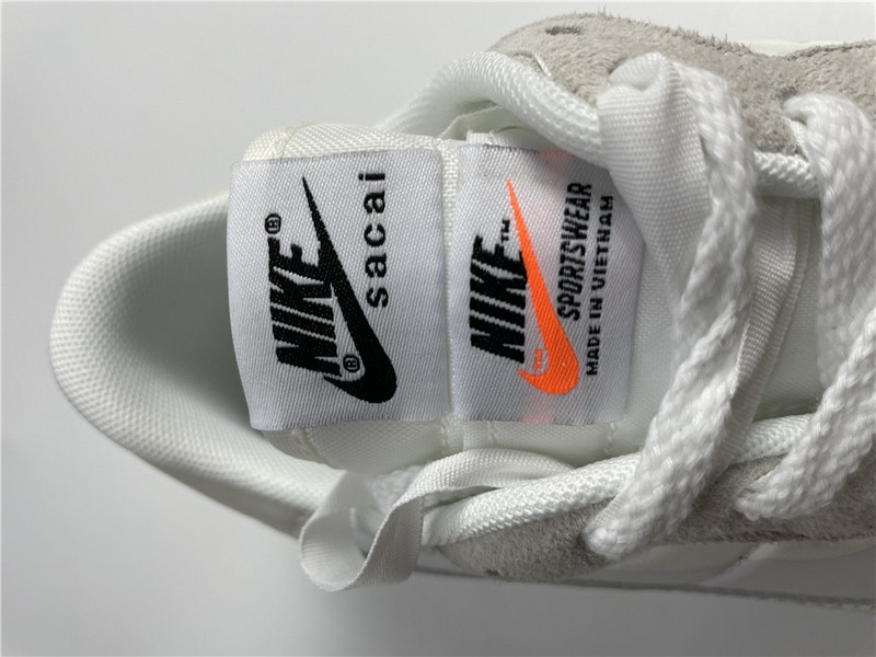 SACAI X NIKE VAPORWAFFLE DD1875-100