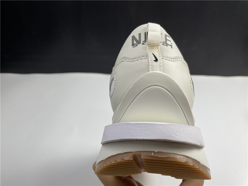 SACAI X NIKE VAPORWAFFLE DD1875-100