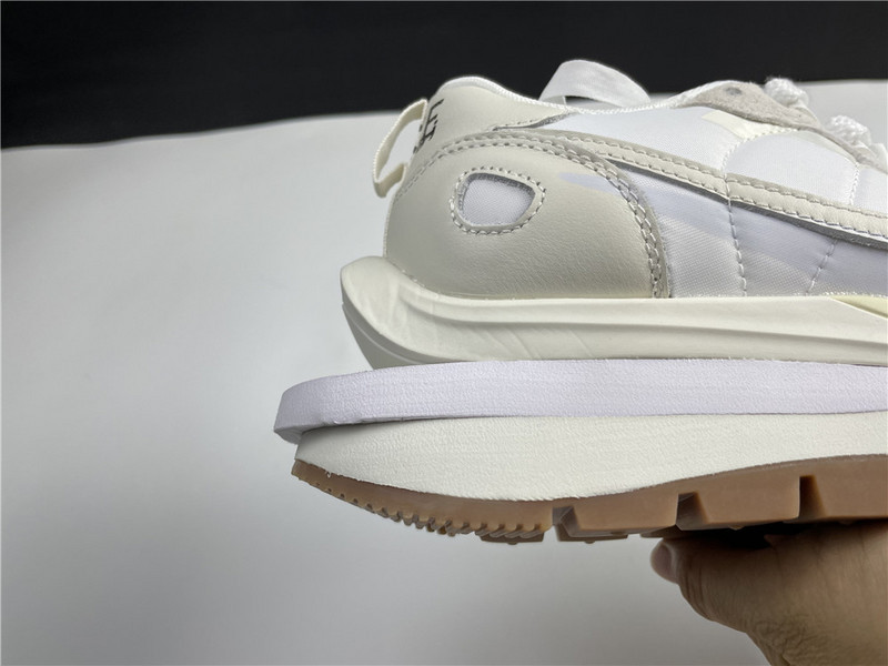 SACAI X NIKE VAPORWAFFLE DD1875-100