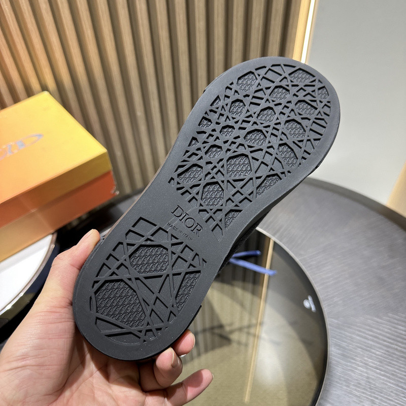 DR B33 SNEAKER
