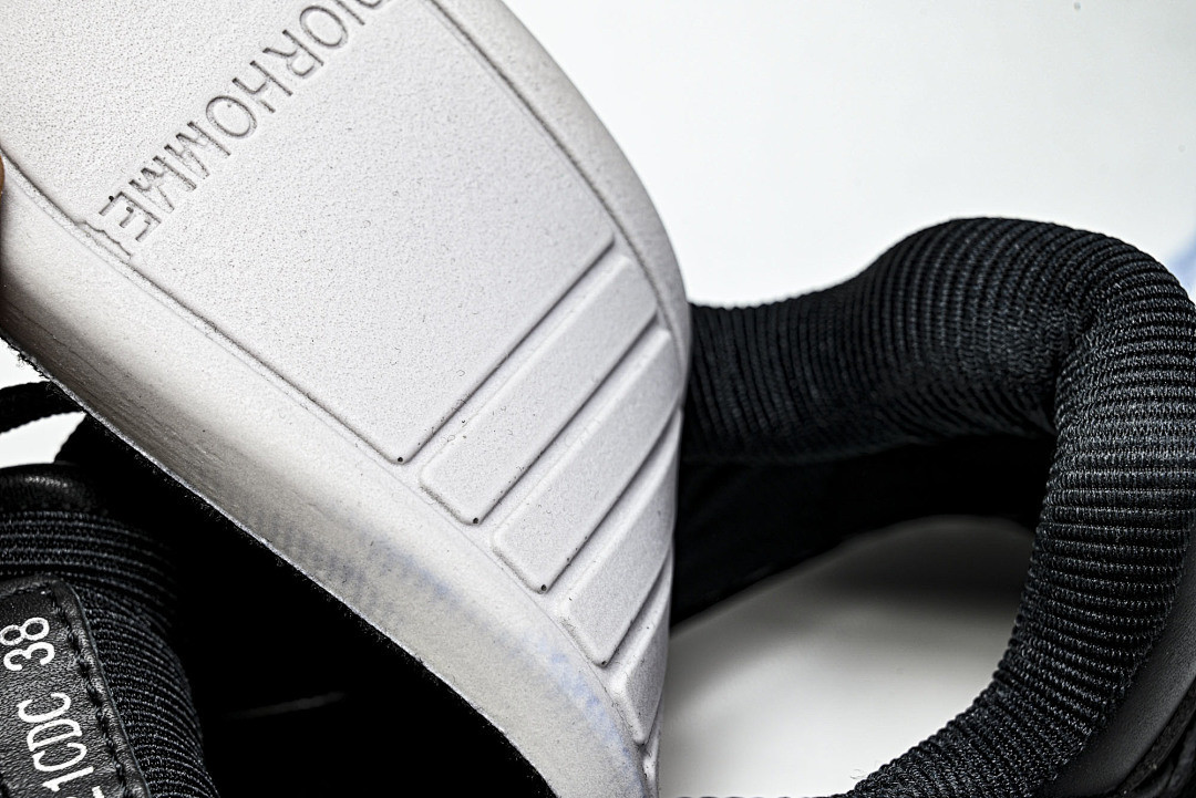 D10r SNEAKERS