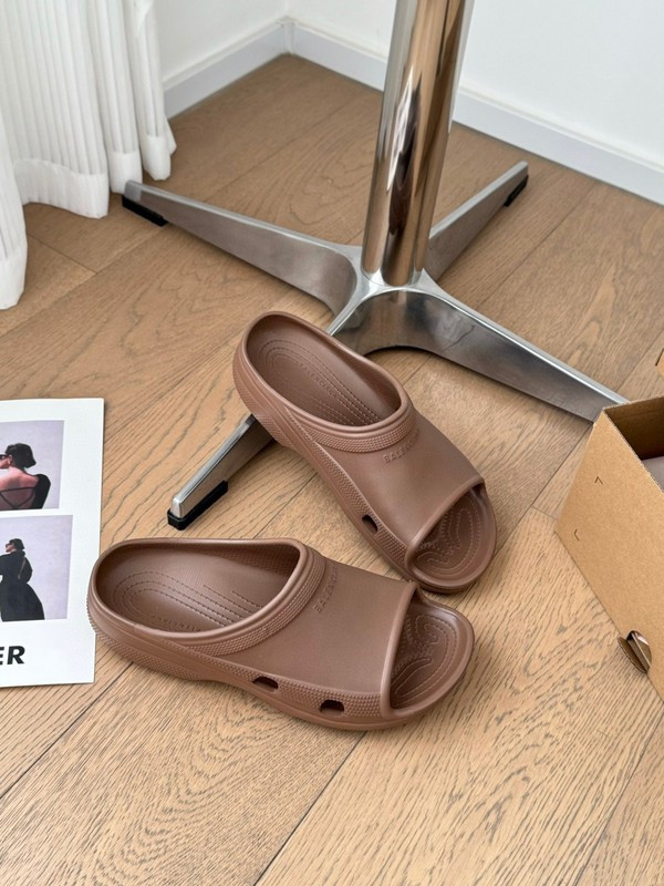 Ba1en*iaga SLIDES