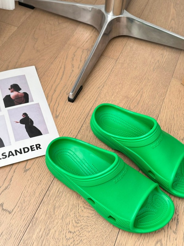 Ba1en*iaga SLIDES