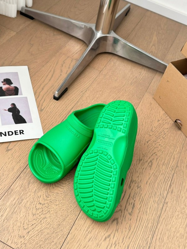 Ba1en*iaga SLIDES