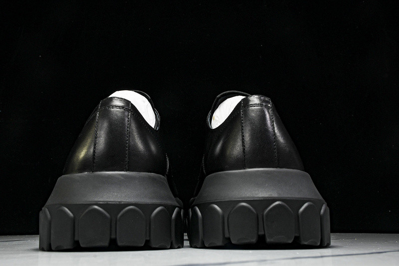 RICK 0WENS SNEAKERS
