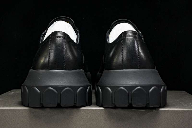 RICK 0WENS SNEAKERS
