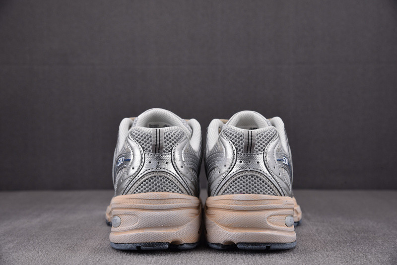 New Balance 530