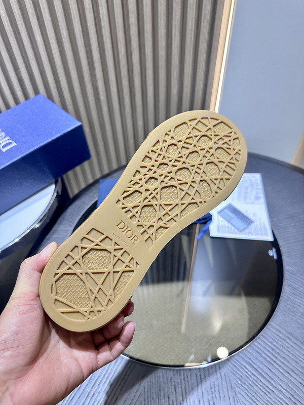 DR B33 SNEAKER