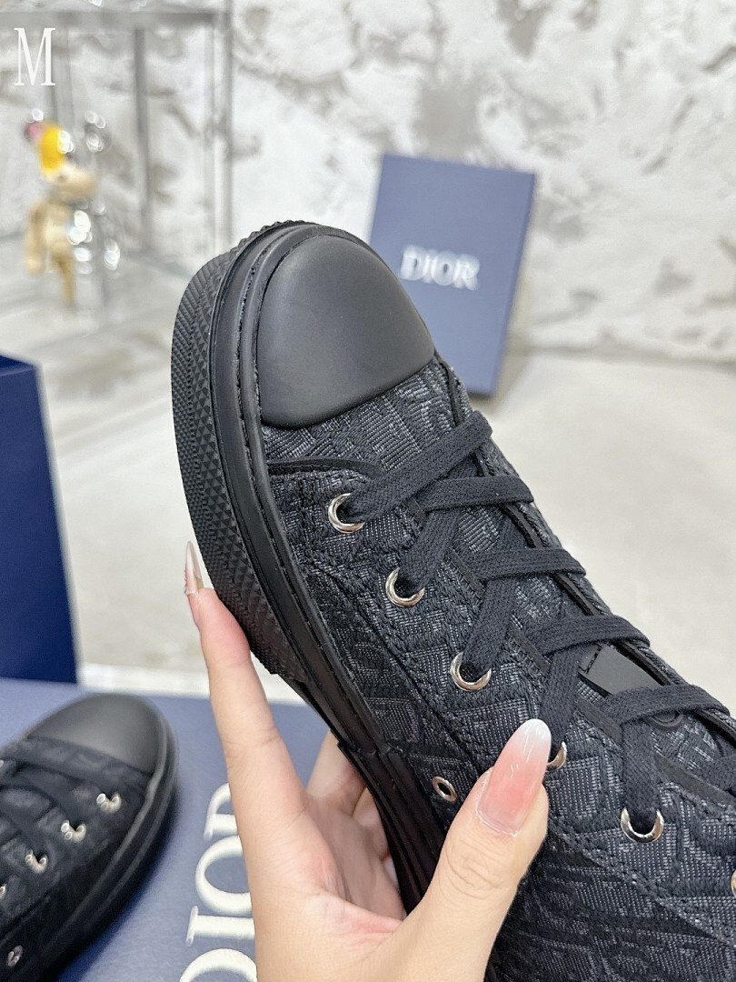 D B23 HIGH-TOP SNEAKERS