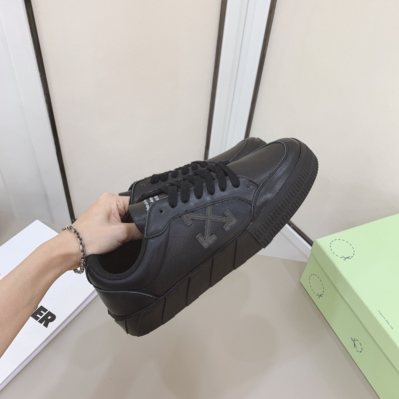 Off-White c/o Virgil Abloh