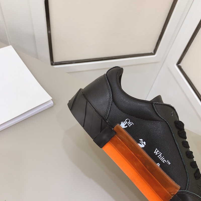 Off-White c/o Virgil Abloh