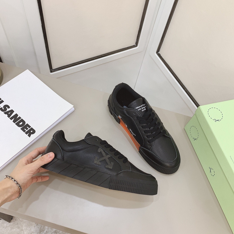 Off-White c/o Virgil Abloh