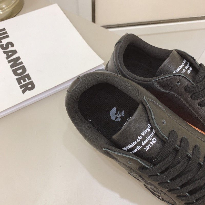 Off-White c/o Virgil Abloh