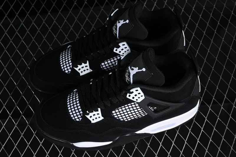 Air Jordan 4 “White Thunder” FQ8138-001